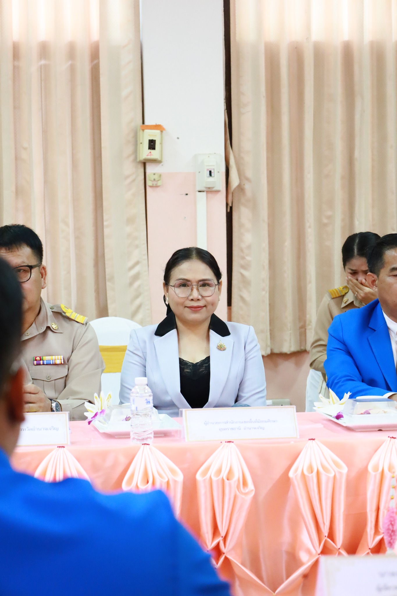 องคมนตรี ตรวจเยี่ยม ร.ร.ราชประชานุเคราะห์ 54 อำนาจเจริญ