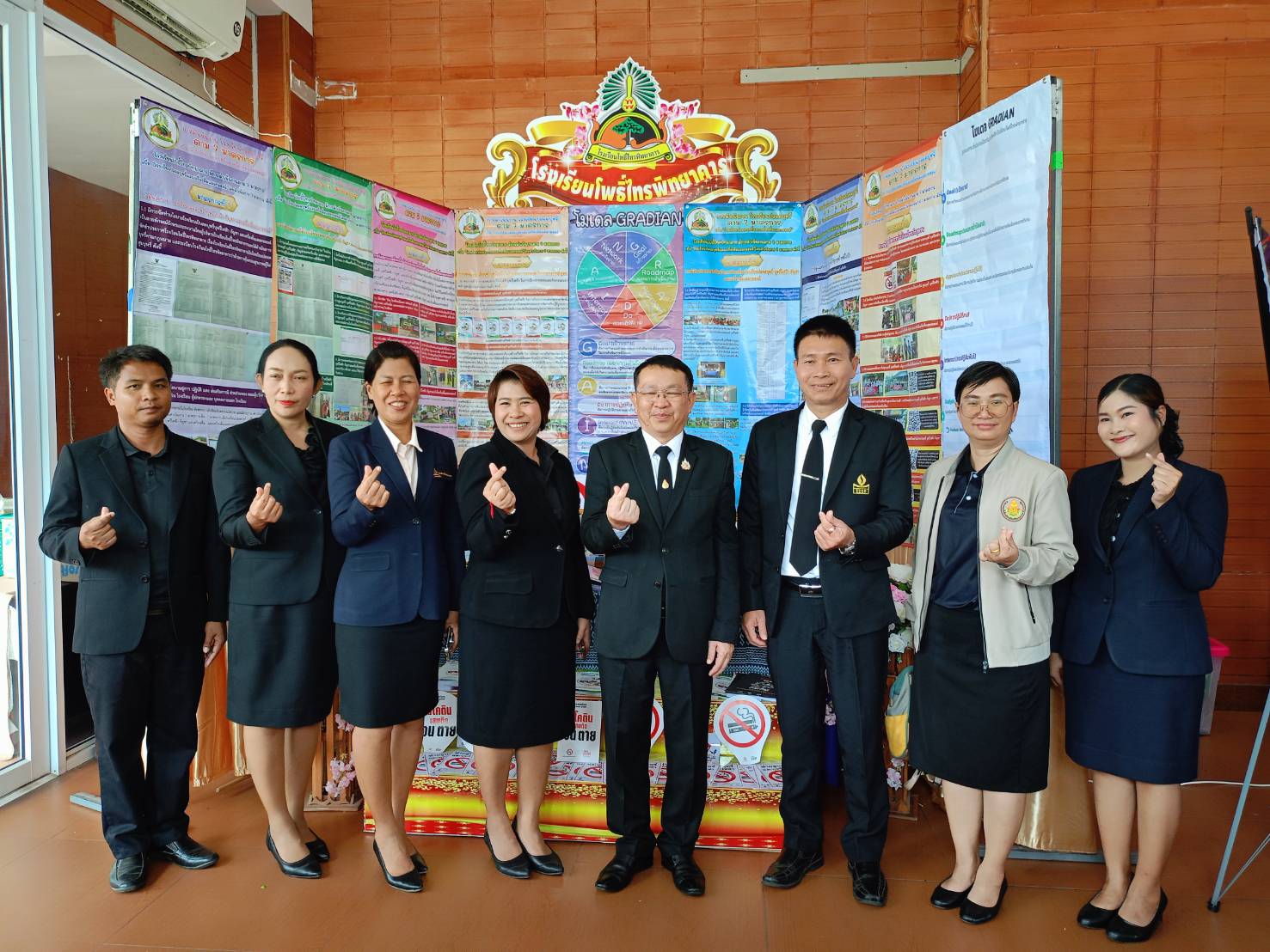 สพม.อุบลราชธานี อำนาจเจริญ คว้ารางวัลเชิดชูเกียรติ “เขตพื้นที่ฯ และสถานศึกษาปลอดบุหรี่-แอลกอฮอล์” ระดับเขตสุขภาพที่ 10 ตอกย้ำนโยบายสถานศึกษาปลอดภัยและมีคุณธรรม